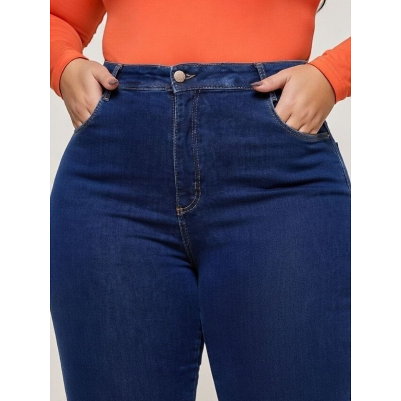 Calça Jeans Flare Plus Size — Modela e Valoriza Suas Curvas