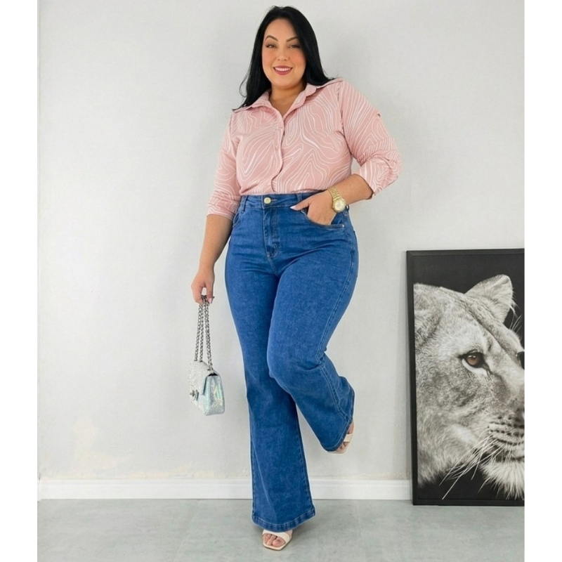 Calça Jeans Flare Plus Size — Modela e Valoriza Suas Curvas